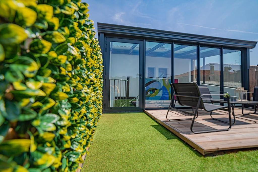 Villa Playroom Xxl Loft: Adult Retreat With Rooftop Views *