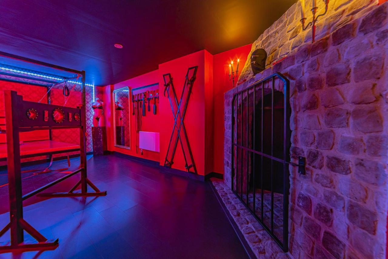 Playroom Xxl Loft: Adult Retreat With Rooftop Views