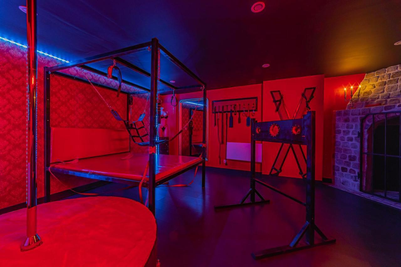 Playroom Xxl Loft: Adult Retreat With Rooftop Views